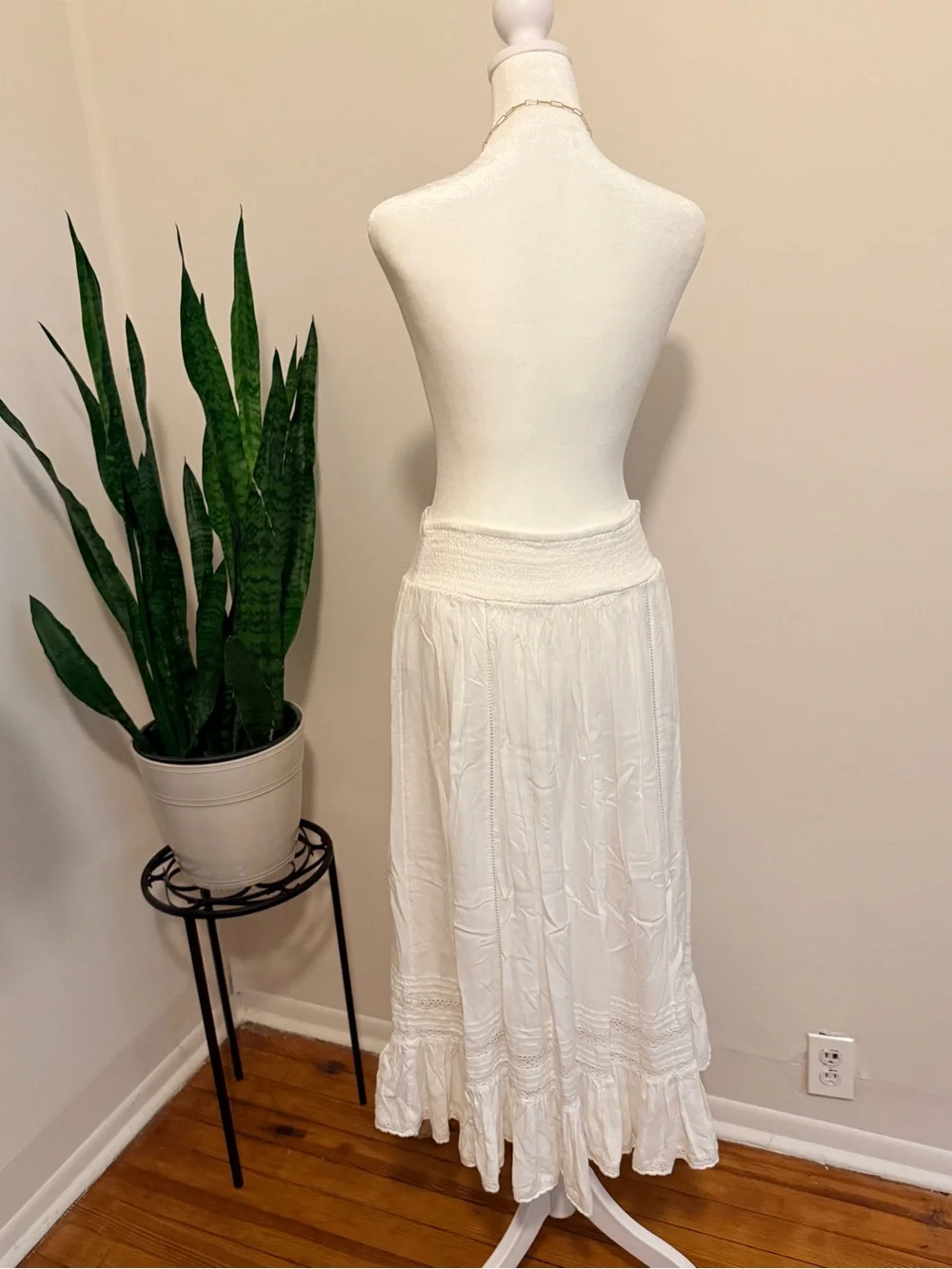 American Eagle | White Boho Tiered Maxi Skirt - Picture 3 of 10